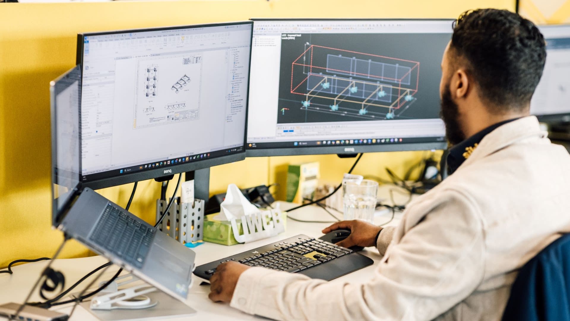 Man sitting at a desk, planning modular steelwork solutions from Sikla in a planning tool