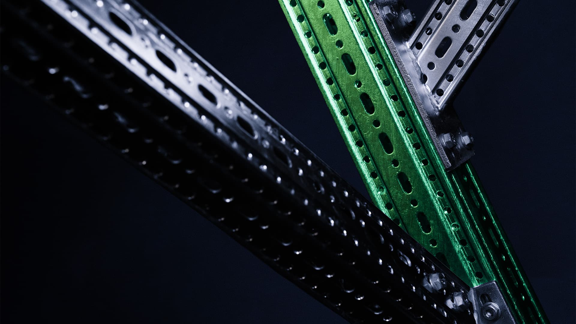 Close-up of intersecting siFramo profiles with highlighted XCarb Steel profile.