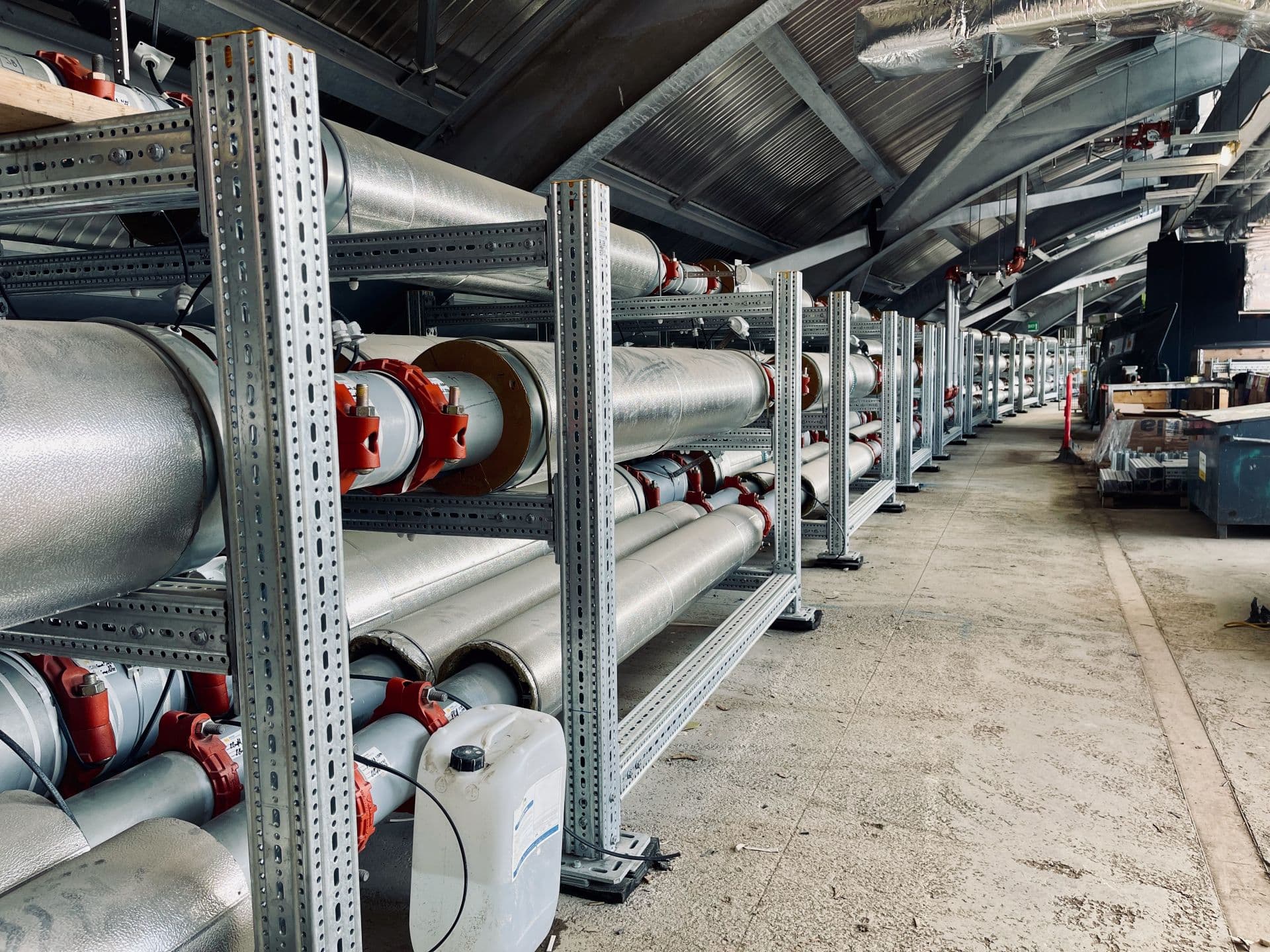 Long run of siFramo modular pipe supports installed onsite